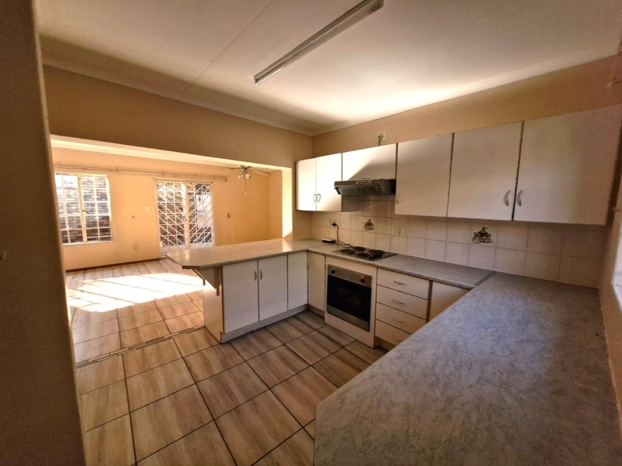 To Let 2 Bedroom Property for Rent in Meerhof North West